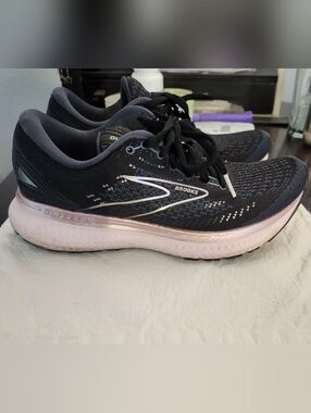 Brooks Women's Black Running Shoes with Rose Pink Midsole